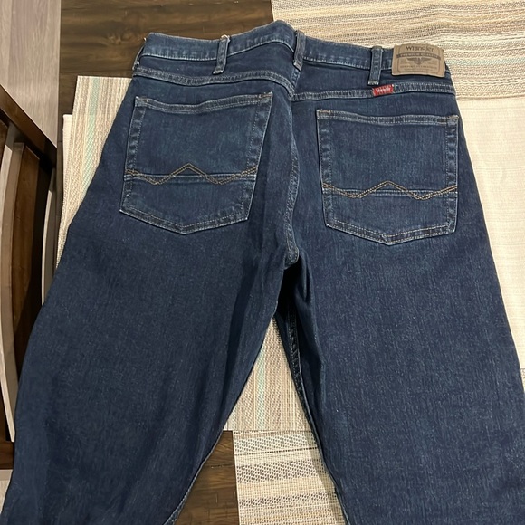 Wrangler - Slim Straight Jeans - Picture 2 of 3